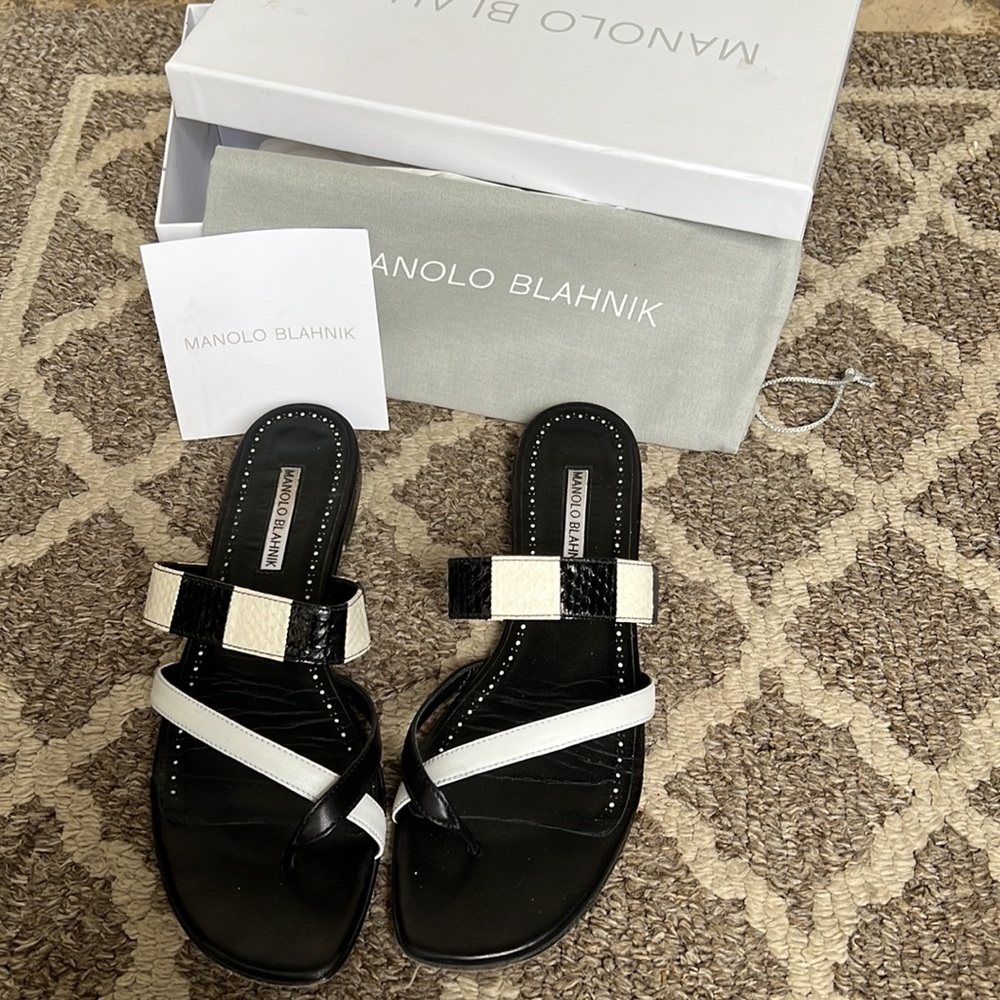 Manolo Blahnik Susaperf Sandal